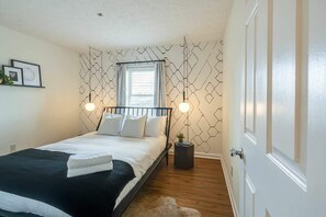 2 bedrooms, iron/ironing board, free WiFi, bed sheets