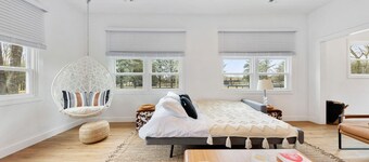 Modern farmhouse w/ heated pool, beach, horses and winery in heart of North Fork
