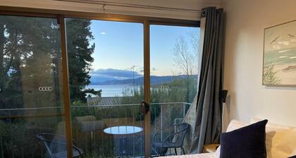 Jindabyne Lake View walk to town, fireplace, 3 bed, 3 bath