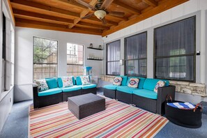 Fernseher, Tischtennisplatte