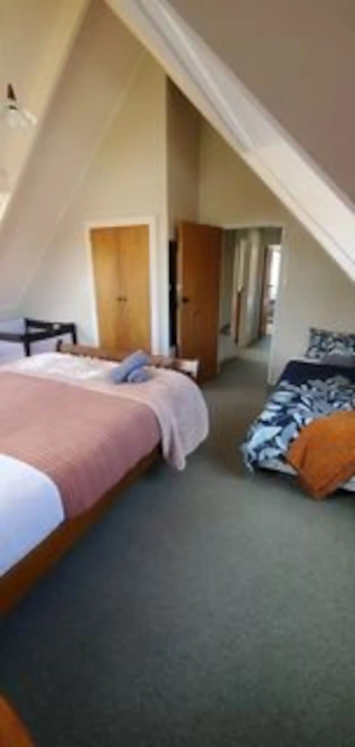 4 bedrooms, WiFi, bed sheets