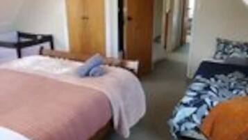 4 bedrooms, WiFi, bed sheets