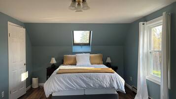 3 bedrooms, desk, travel crib, free WiFi