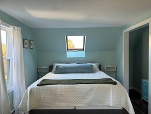3 bedrooms, desk, travel cot, free WiFi