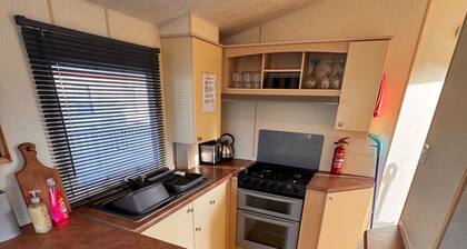 3 Bed Caravan, 8 Berth, Pet Friendly, Parking
