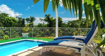 2 Bed Villa - Sleeps 4 - Pets - Pool - Garden