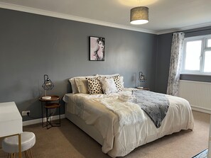 4 Schlafzimmer, Bügeleisen/Bügelbrett, WLAN, Bettwäsche