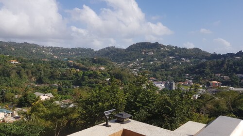 Romantic getaway, with a great view of both sunrise and sunset over the mountain