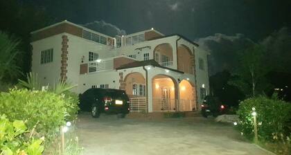 Romantic getaway, with a great view of both sunrise and sunset over the mountain