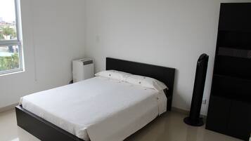 Economy Room | 1 bedroom, in-room safe, blackout drapes, soundproofing