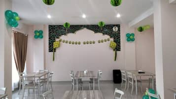Comida y bebida