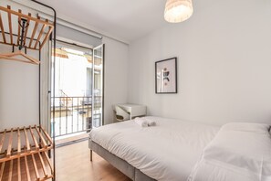 2 makuuhuonetta, silitysrauta/-lauta, ilmainen Wi-Fi, vuodevaatteet