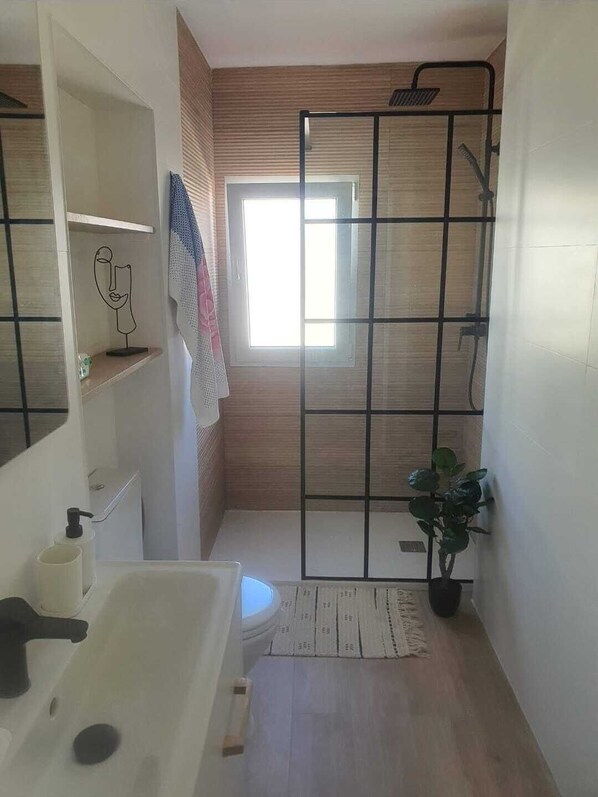Shower, towels