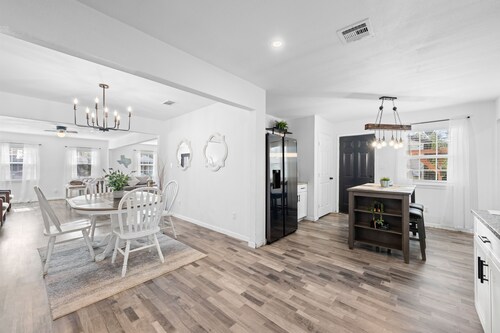 Luxurious Modern Farmhouse 3BR/2BA