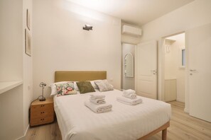 3 bedrooms, desk, iron/ironing board, travel cot