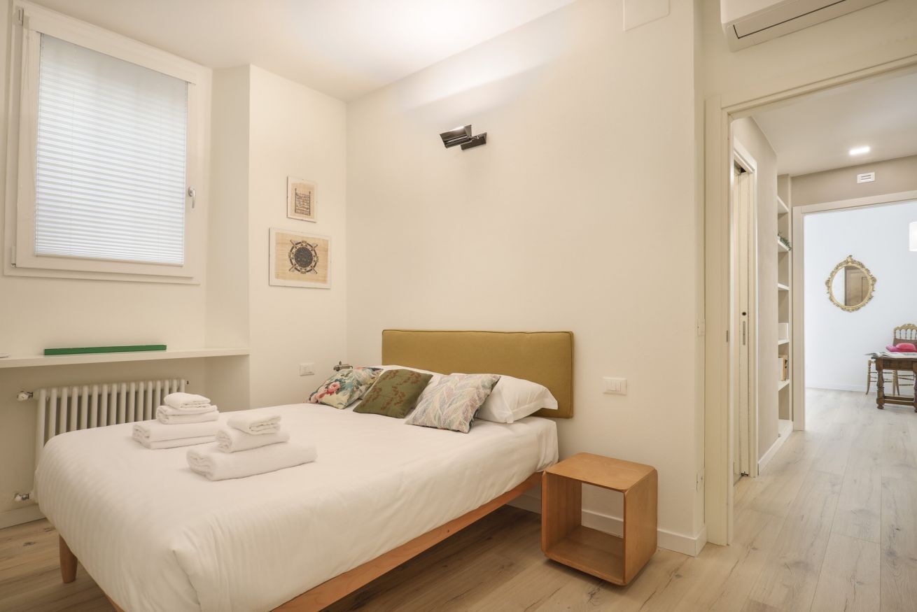 3 Schlafzimmer, Schreibtisch, Bügeleisen/Bügelbrett, Reisekinderbett