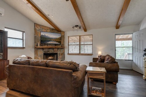 Renovated Cabin • Serene & Peaceful Stay