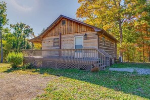 Exterior - Renovated Cabin • Serene & Peaceful Stay (Cosby)