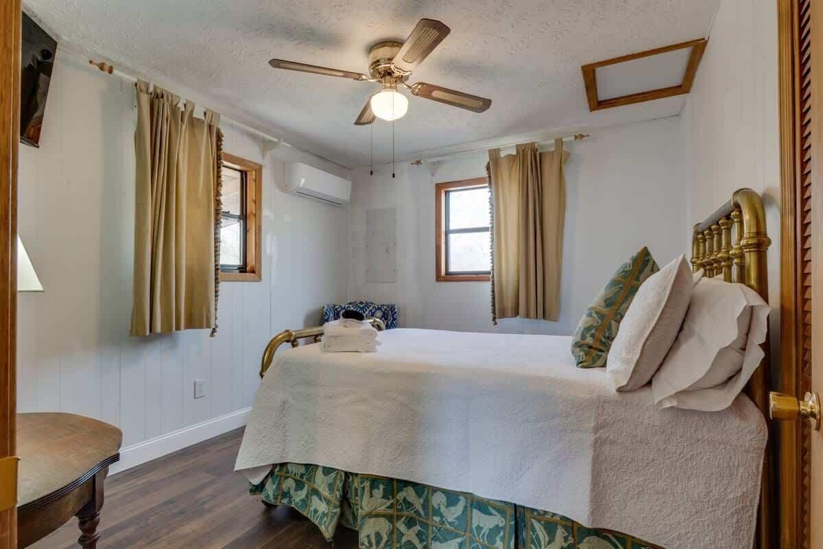 2 bedrooms, WiFi, bed sheets