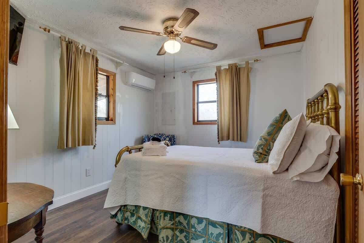 2 bedrooms, WiFi, bed sheets