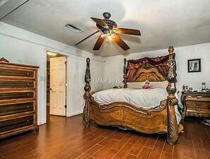 4 室のベッドルーム、WiFi、ベッドシーツ