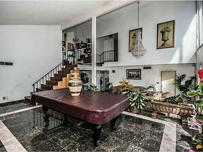 المنشأة من الداخل