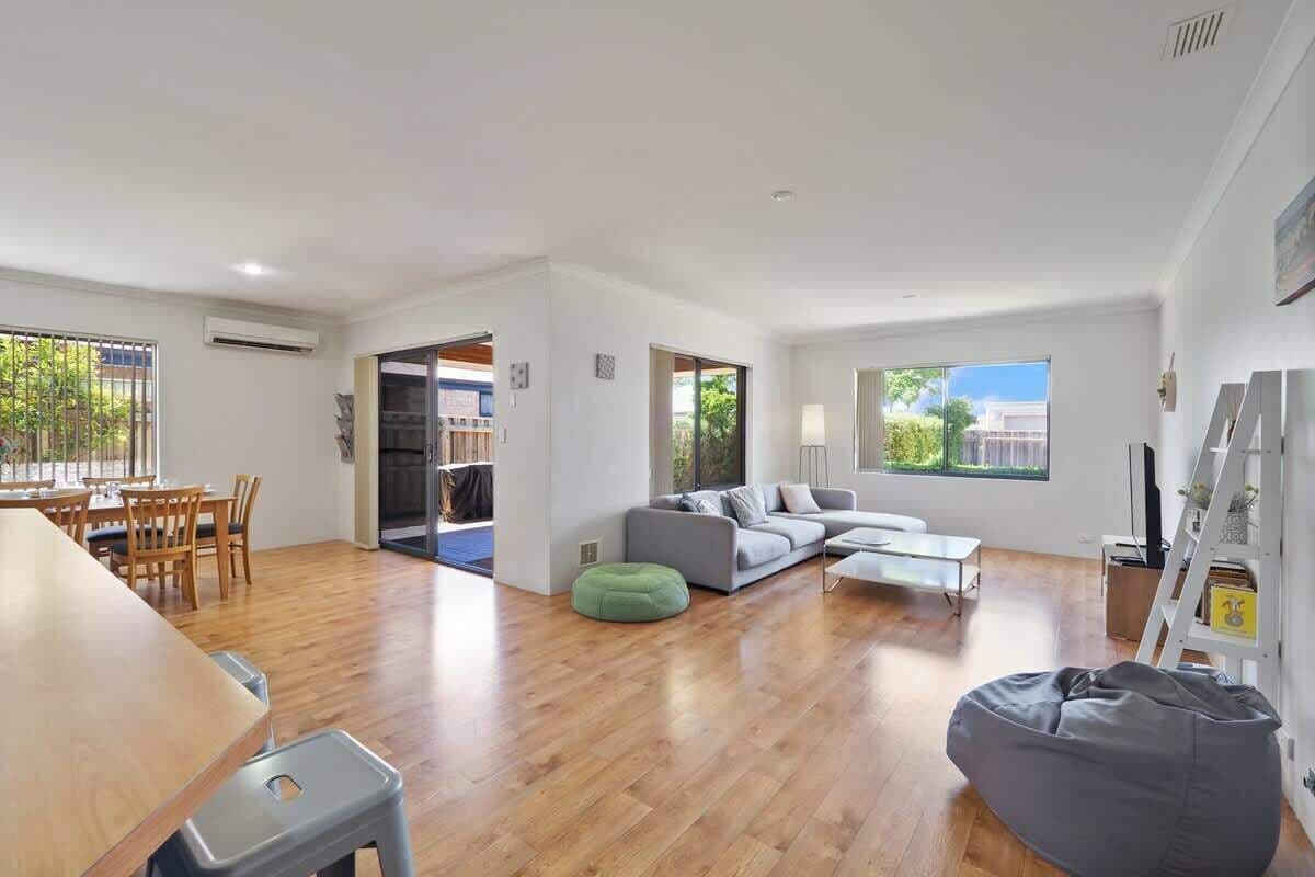 Spacious combined lounge, dining and kitchen area
