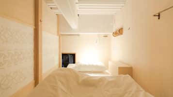 客房内保险箱、笔记本电脑工作区、遮光窗帘、熨斗/熨衣板