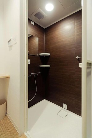 Dusche, Haartrockner, Bidet, Handtücher