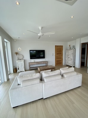 Fernseher, Tischfußball