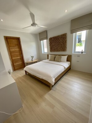 4 Schlafzimmer, Schreibtisch, Bügeleisen/Bügelbrett, Reisekinderbett