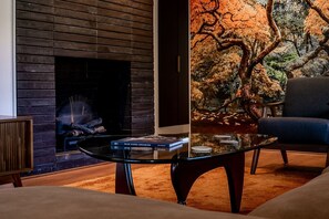 Interior - Brooks (1.5 mi to Downtown) (Knoxville)