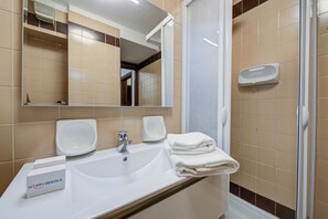 Dusche, Haartrockner, Bidet, Handtücher