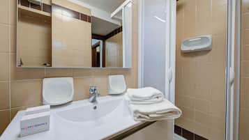 Standard Studio, Mountain View (Studio Genzianella Ski In-Ski Out) | Bathroom