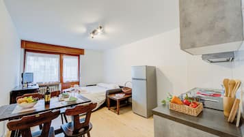Standard Studio, Mountain View (Studio Genzianella Ski In-Ski Out) | Dining