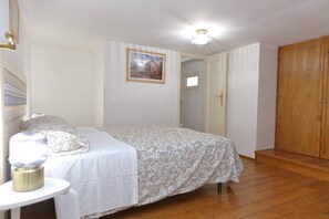 1 bedroom, internet, bed sheets