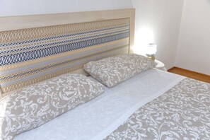 1 多间卧室、上网接入、床单