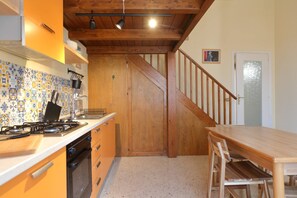 冰箱、炉灶、厨具/餐具