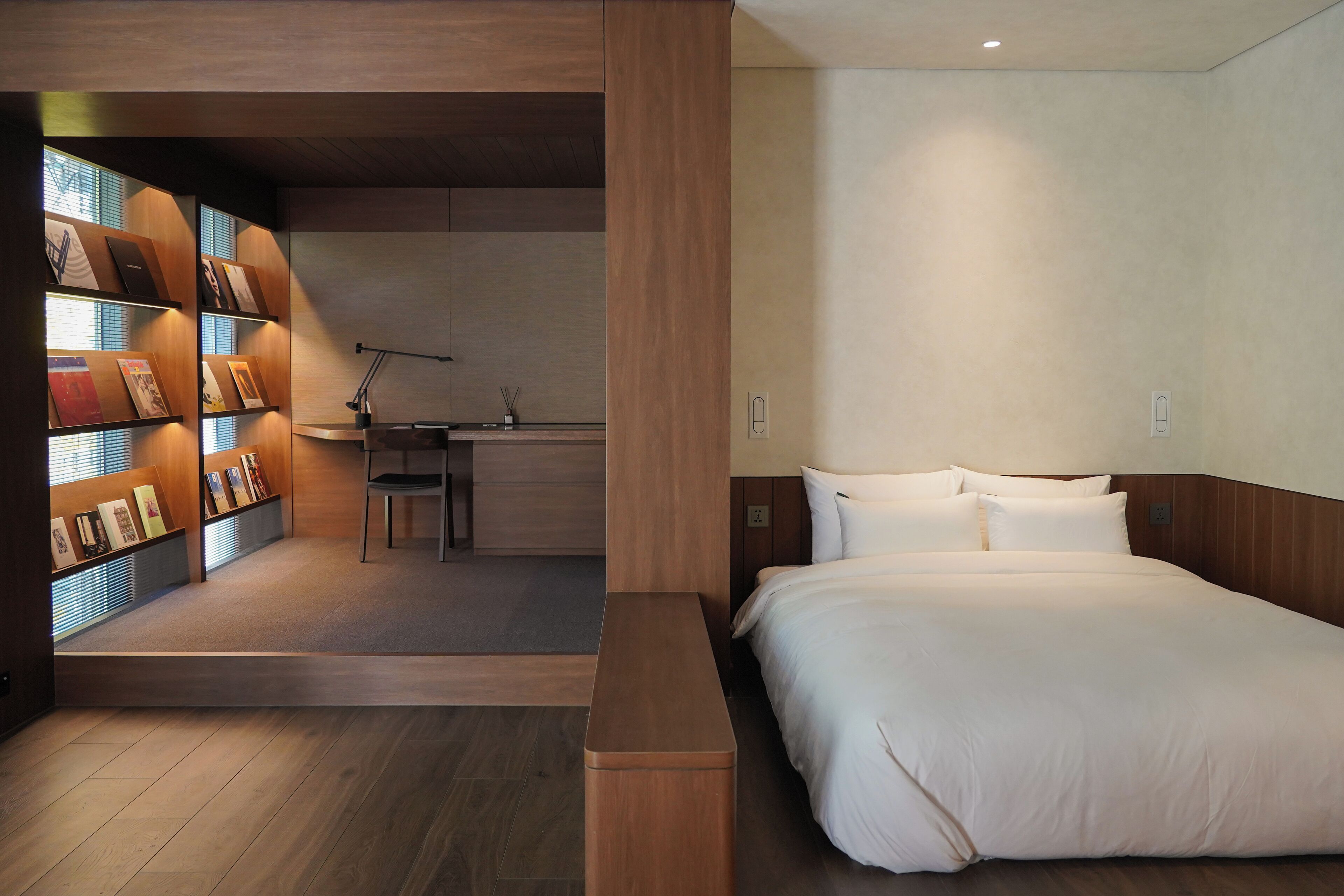 基础四人房 | 高档床上用品、羽绒被、迷你吧（备有免费物品）、办公桌