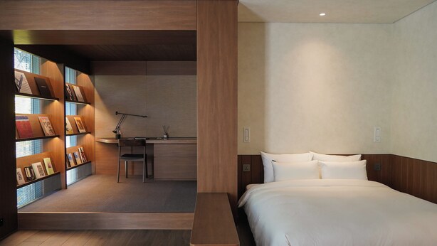 Kamar Quadruple Basic