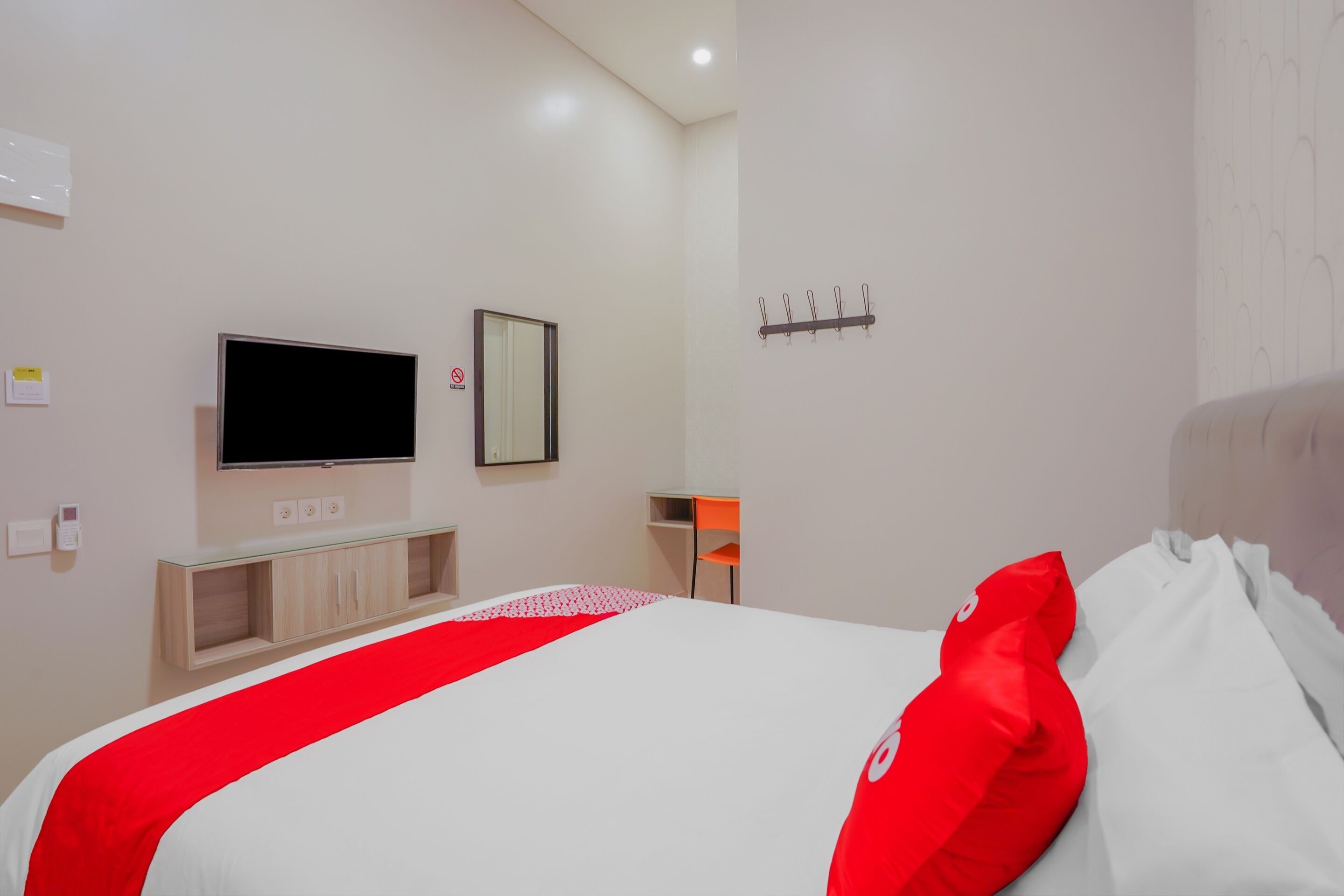 Deluxe Double Room | Desk, laptop workspace, free WiFi, bed sheets