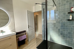 Combined shower/bathtub, hair dryer, towels - Chez Sandrine & Tanguy (Saint-Valéry-sur-Somme)