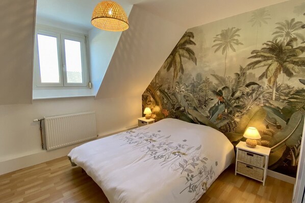 4 bedrooms, bed sheets