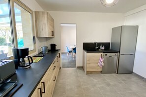 Fridge, microwave, stovetop, coffee/tea maker - Chez Sandrine & Tanguy (Saint-Valéry-sur-Somme)