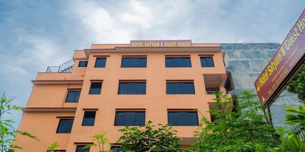 Front of property - MeroStay 023 Hotel Satyam (Kathmandu)