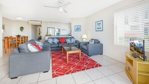 Smart TV - 2 Bedroom Unit-Ocean View, Pool, Mini Golf & more! (Sunshine Coast)