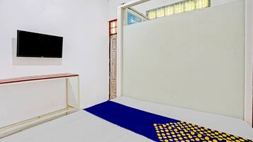 Double Room | Desk, laptop workspace, free WiFi, bed sheets