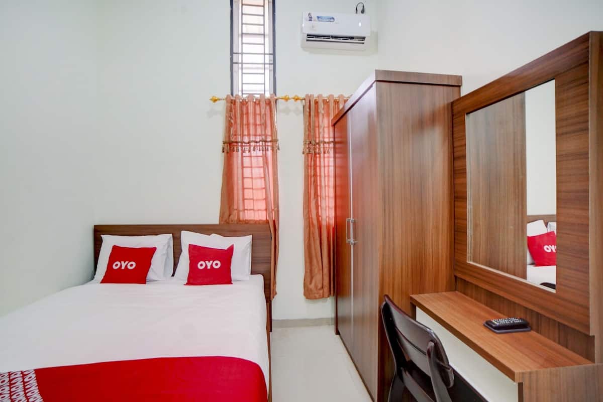 Standard Double Room | Free WiFi, bed sheets