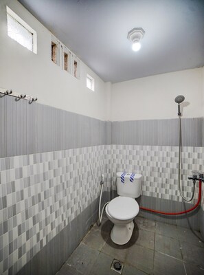 Bathroom - OYO 90683 Teratai Homestay (Medan)