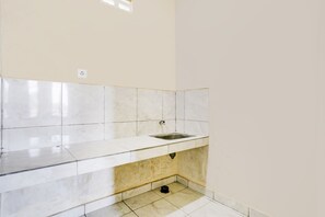 Standard Double Room | Desk, laptop workspace, free WiFi, bed sheets - Hotel O Pondok Dukuh (Nusa Dua)